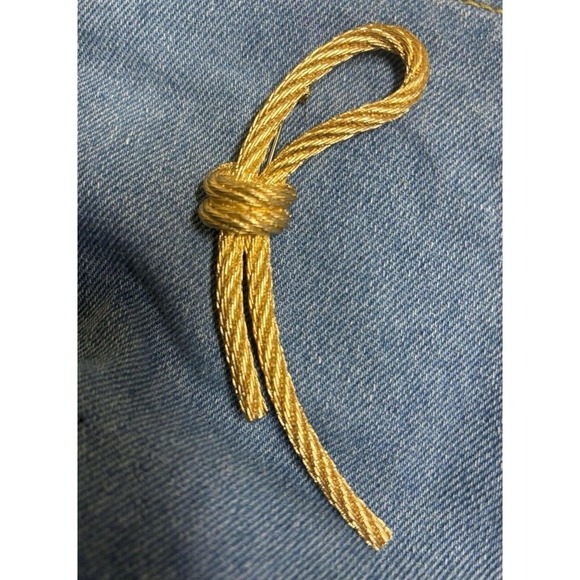 Christian Dior Jewelry - Vintage Christian Dior knotted rope gold tone brooch